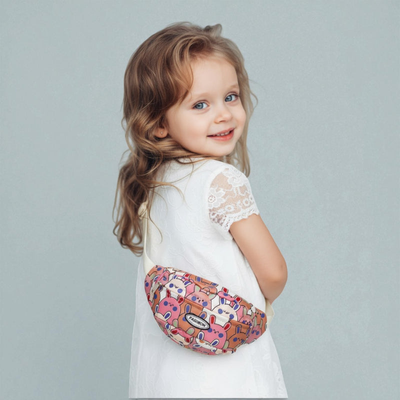 Sac banane fille Bunny Pop porté par un enfant, motif kawaii maternelle