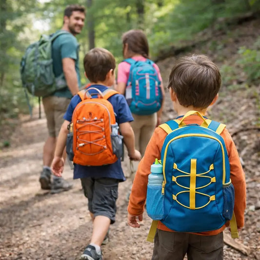 Enfants avec leur sac de randonné