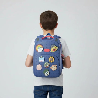 Sac de voyage enfant bleu porté
