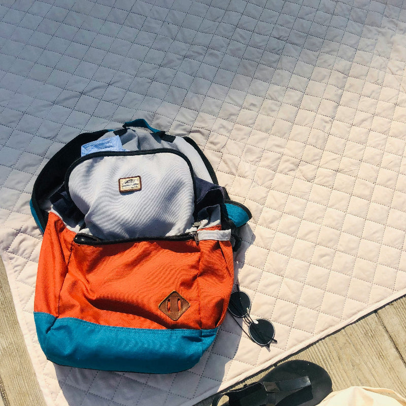 Sac enfant par terre