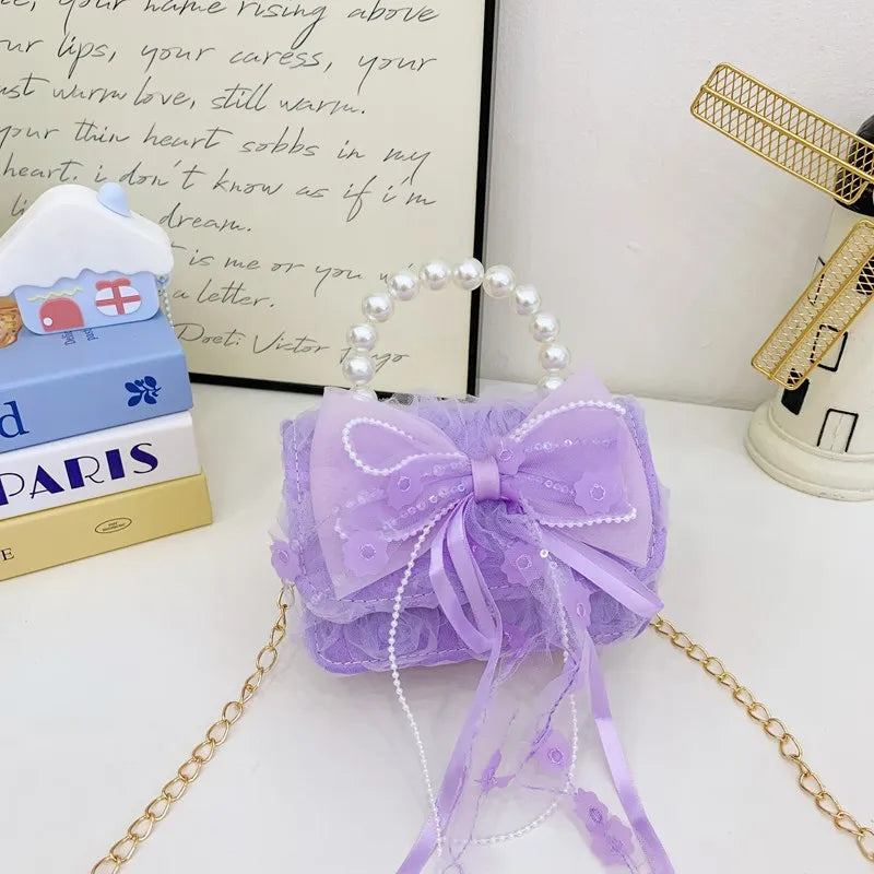 Sac à main pour enfant Édition Violette Perle sur une table