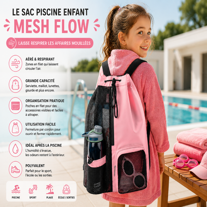 Enfant portant le sac piscine enfant Mesh Flow rose au bord de la piscine