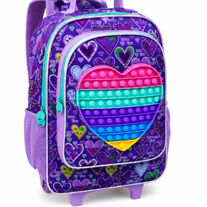 Détail du cœur pop-it et des motifs du cartable enfant violet