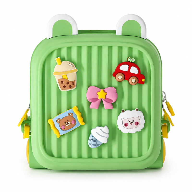 Mini sac à dos enfant vert menthe à coque rainurée avec décorations colorées et détails jaunes, vue de face