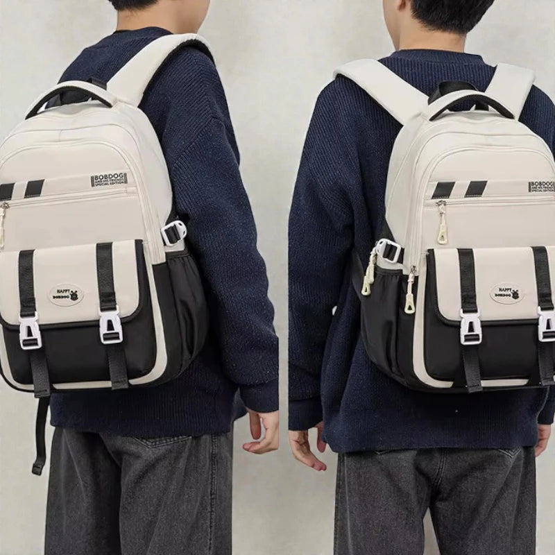 Sac à dos cartable enfant Letter Oxford porté dans le dos par un enfant.