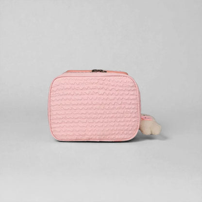 Vue du dessous du sac à dos enfant isotherme rose, base texturée