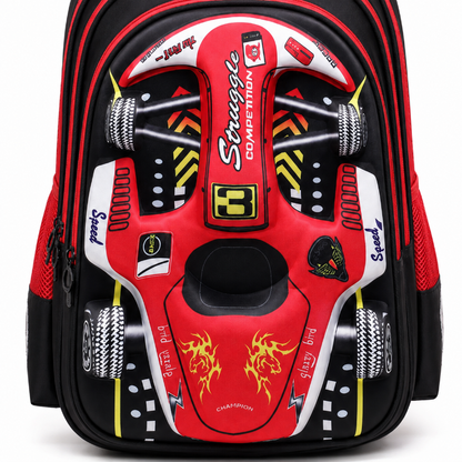 Détail de la voiture de course en relief sur le sac à dos enfant Racing