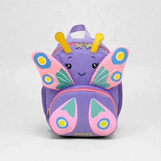 Sac à dos fille maternelle papillon violet vu de face avec ailes roses.
