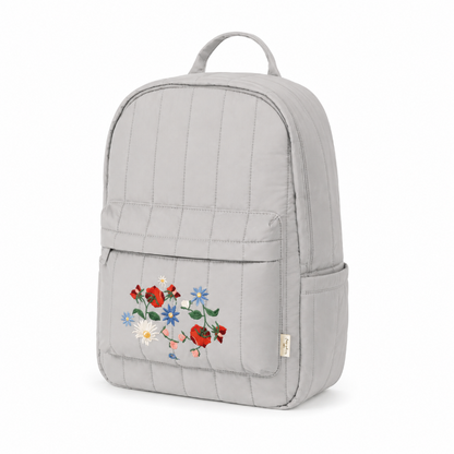 Sac à dos enfant gris perle avec broderie florale et poche latérale, présenté de trois quarts