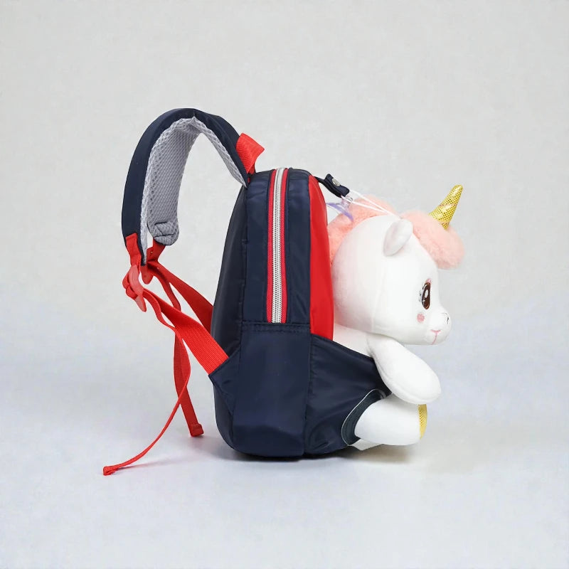 Sac à dos licorne bébé vu de profil avec peluche intégrée
