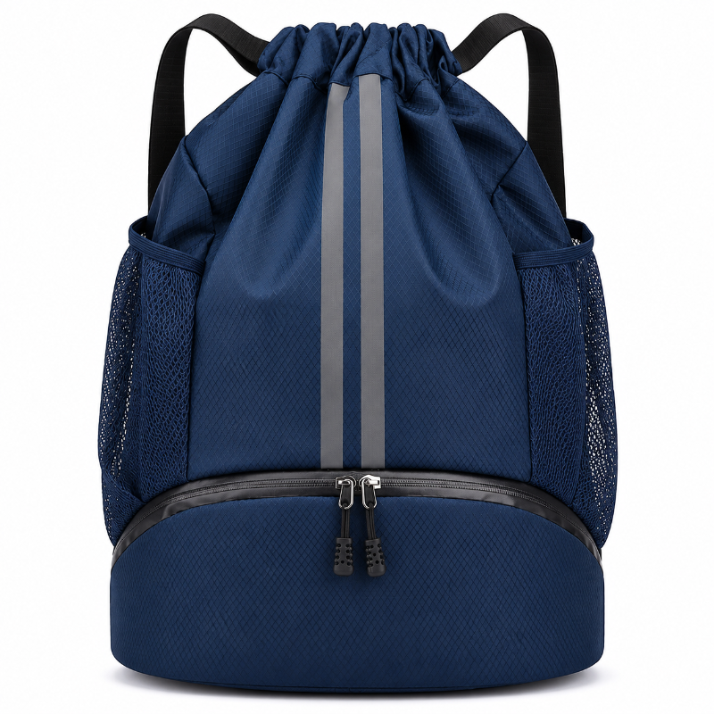 Sac à dos nataion enfant à cordon bleu marine sur fond blanc, avec deux poches latérales en filet, bandes grises verticales et compartiment inférieur zippé.