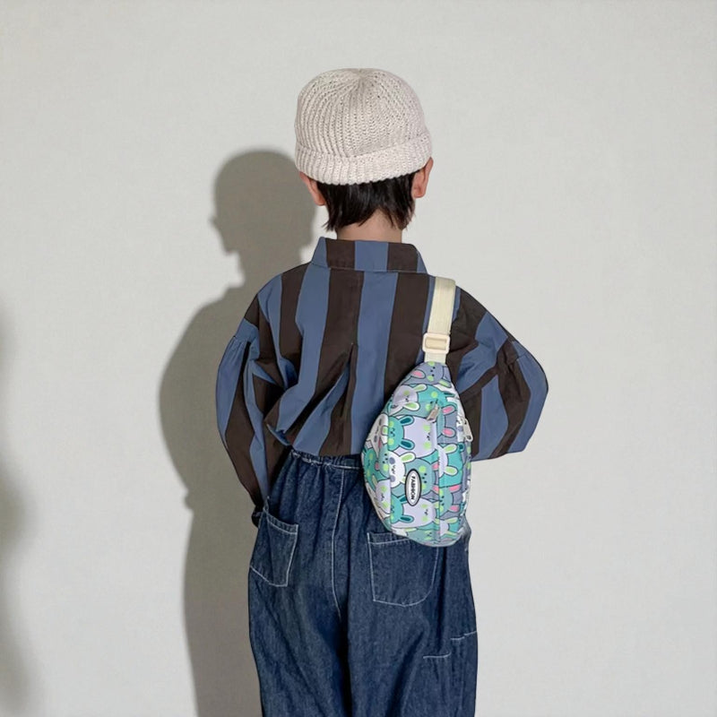 sac banane enfant lapin pastel vert porté en bandoulière dans le dos