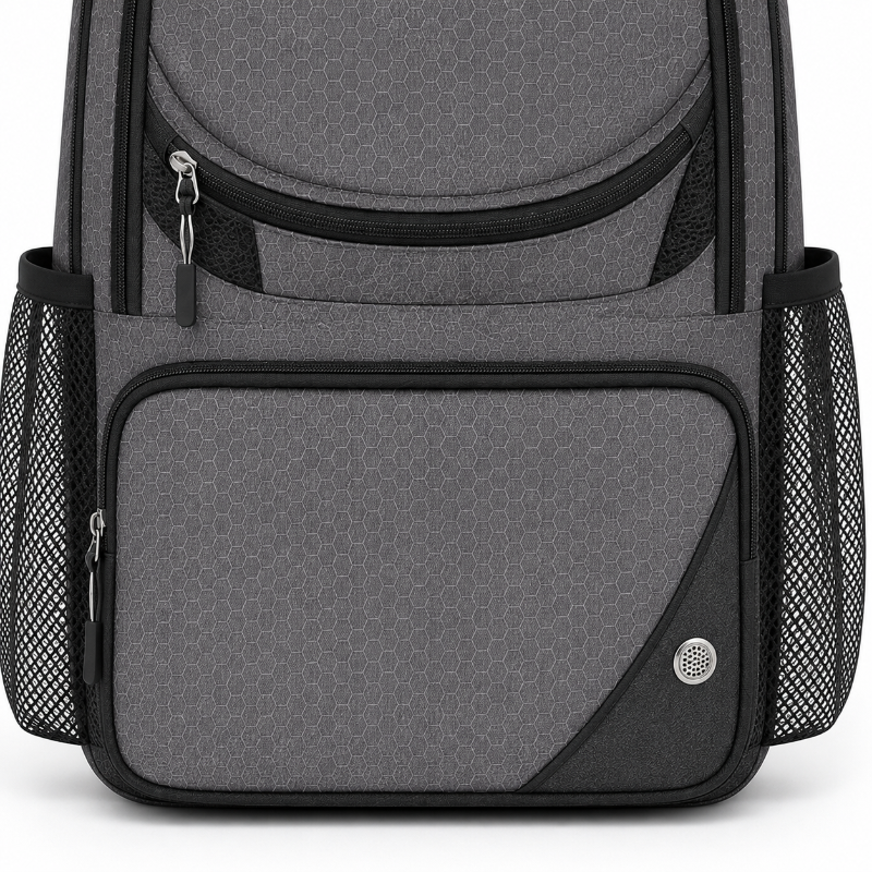 Détail de la poche avant et des fermetures du sac de foot enfant gris
