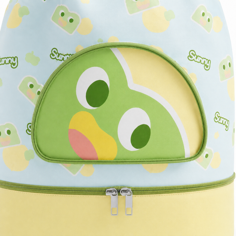Détail de la poche grenouille et du compartiment inférieur jaune du sac de natation enfant