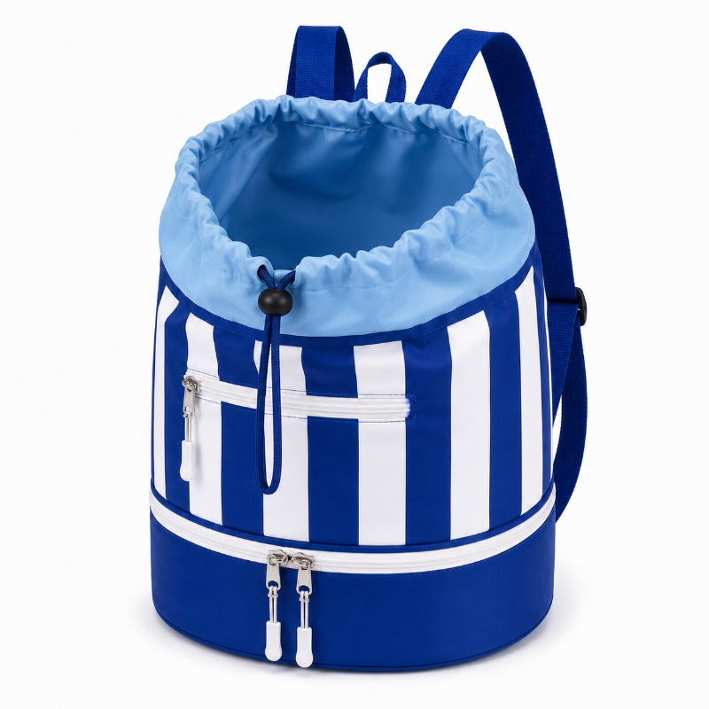 Compartiment principal ouvert et vide du sac de piscine enfant bleu marine à rayures