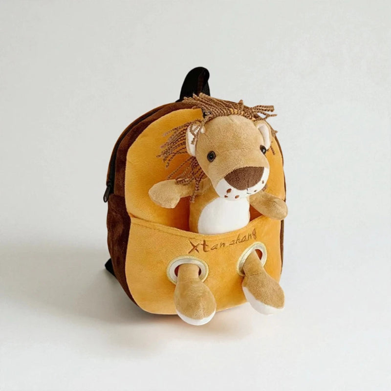 sac enfant crèche motif lion avec peluche fixée dans la poche
