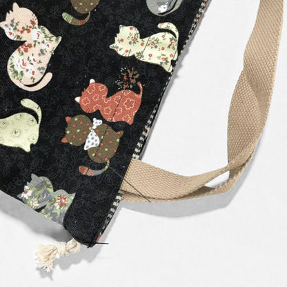 Détail du motif chats sur sac à goûter enfant en toile canvas
