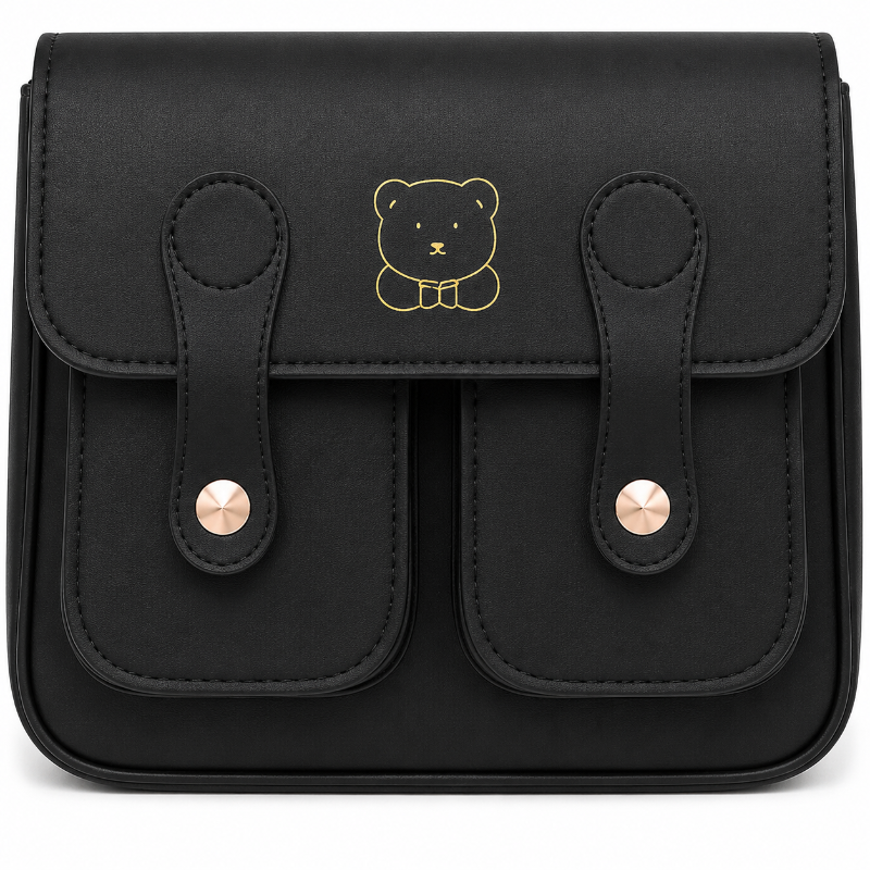 Détail des poches avant, des attaches dorées et du motif ours du sac maternelle enfant noir