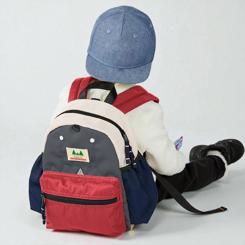sac de voyage enfant rouge bleu enfant assis